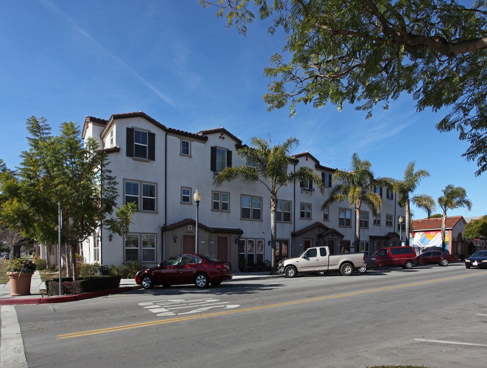 651-661 S A St in Oxnard, CA - Foto de edificio