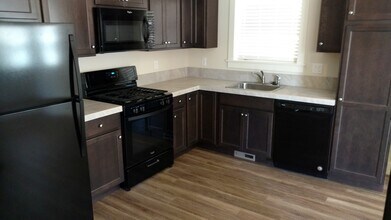 830 NW Ogden Ave in Bend, OR - Building Photo - Building Photo