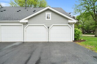 251 Appletree Ct in Buffalo Grove, IL - Building Photo - Building Photo