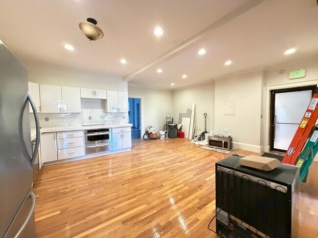 218 Newbury St in Boston, MA - Building Photo - Building Photo