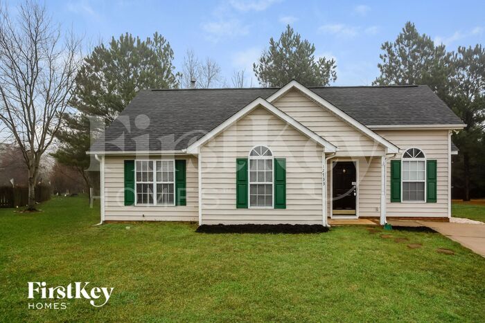 12733 Cumberland Crest Dr in Huntersville, NC - Foto de edificio