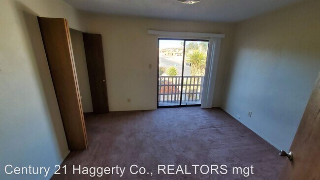 3266 Executive Hills Rd in Las Cruces, NM - Foto de edificio - Building Photo