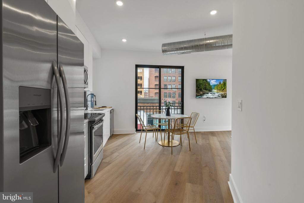 416 W Girard Ave in Philadelphia, PA - Building Photo