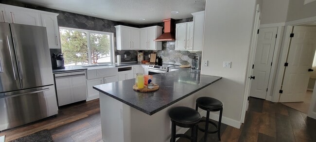 13400 SW Cinder Dr in Terrebonne, OR - Foto de edificio - Building Photo