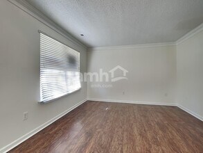 6527 Forest Cross Dr in Charlotte, NC - Foto de edificio - Building Photo