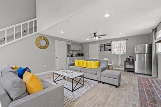 4314 E Henry Ave in Tampa, FL - Building Photo - Building Photo