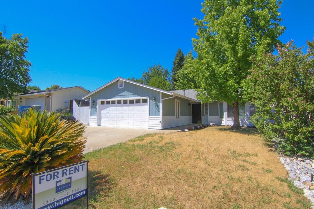 1483 Setter Dr in Redding, CA - Building Photo