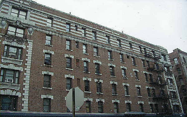 2-4 Pinehurst Ave in New York, NY - Building Photo