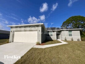 1021 Ray Rd SE in Palm Bay, FL - Building Photo