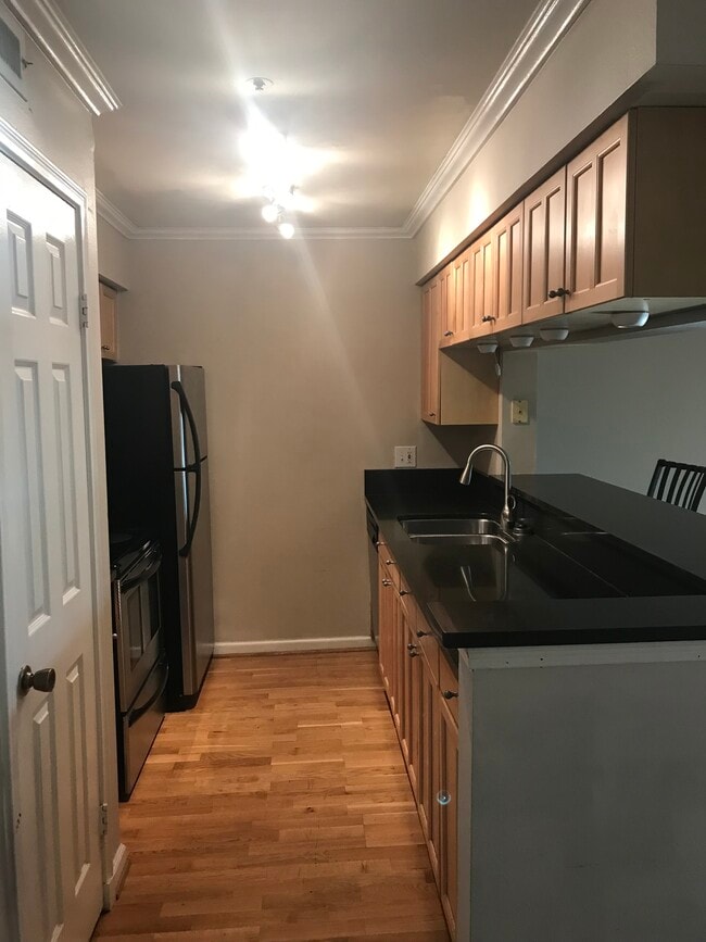 3307 Wyndham Cir, Unit 1161 in Alexandria, VA - Foto de edificio - Building Photo