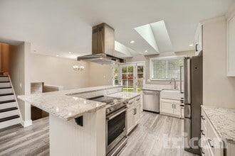 32800 35th Ave SW in Federal Way, WA - Building Photo - Building Photo