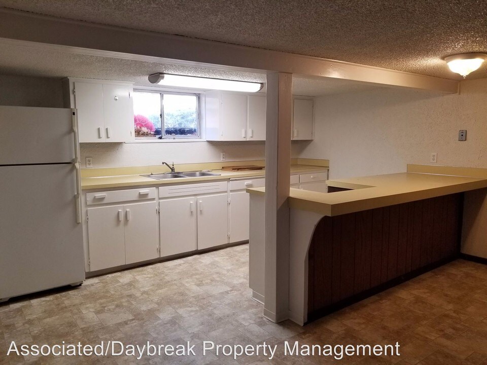 1711 Summitview Ave in Yakima, WA - Building Photo