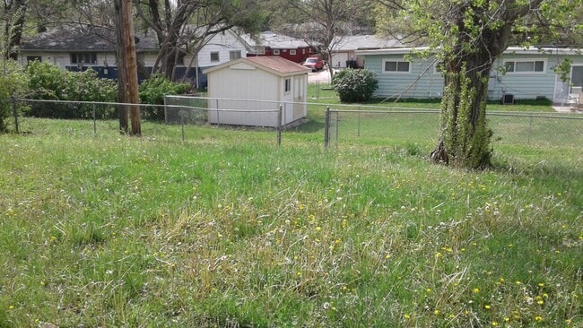 1909 SW Harp Pl in Topeka, KS - Building Photo - Building Photo