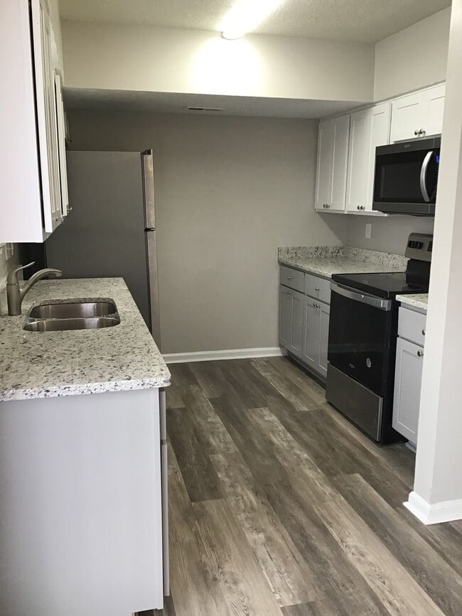 property at 13 Sidewinder Ct