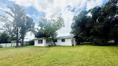 1260 Betmar Blvd in North Fort Myers, FL - Building Photo - Building Photo