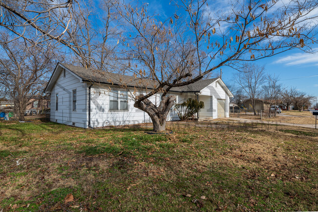 2016 W May St in Wichita, KS - Building Photo - Building Photo