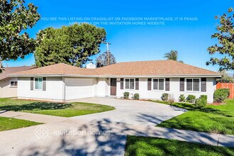 321 W Hacienda Dr in Corona, CA - Building Photo - Building Photo