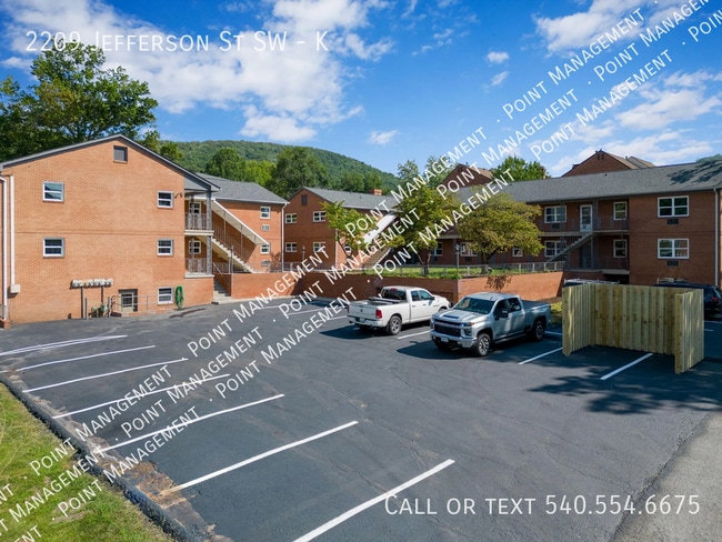 2209 Jefferson St SW in Roanoke, VA - Foto de edificio - Building Photo