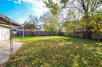 8209 Montridge Dr in Houston, TX - Building Photo - Building Photo