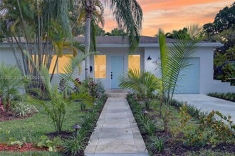 1250 NE 133rd St in North Miami, FL - Building Photo - Building Photo