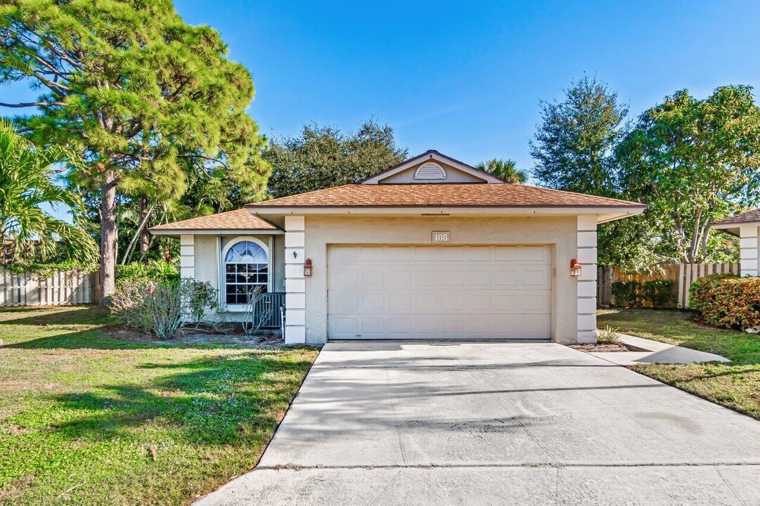 108 Sims Creek Ct in Jupiter, FL - Building Photo