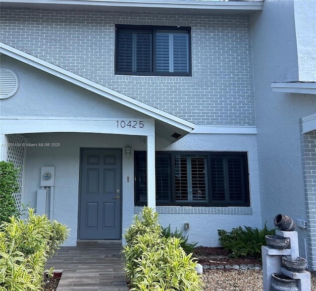 10425 NW 3rd St in Pembroke Pines, FL - Building Photo
