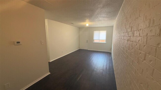8210 Sam Rayburn Dr in Austin, TX - Foto de edificio - Building Photo