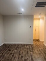 917 N Sierra Bonita Ave, Unit 1A in West Hollywood, CA - Building Photo