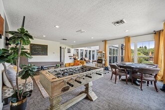 Island Club in Columbus, OH - Foto de edificio - Building Photo