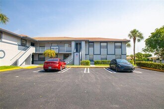 10687 Royal Palm Blvd in Coral Springs, FL - Building Photo - Building Photo