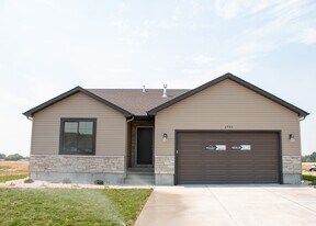 6984 S 9th W in Idaho Falls, ID - Building Photo