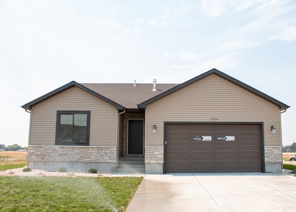 6984 S 9th W in Idaho Falls, ID - Building Photo