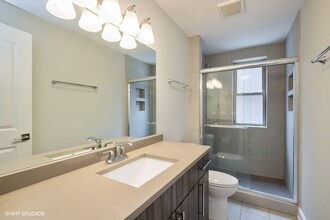 635 E 49th St in Chicago, IL - Building Photo - Building Photo