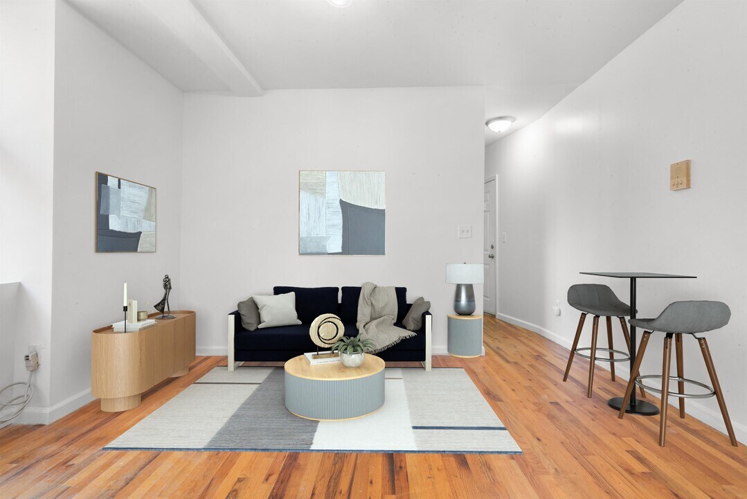 734 Adams St in Hoboken, NJ - Building Photo