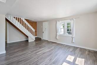 2509 Olive St in Cedar Falls, IA - Foto de edificio - Building Photo