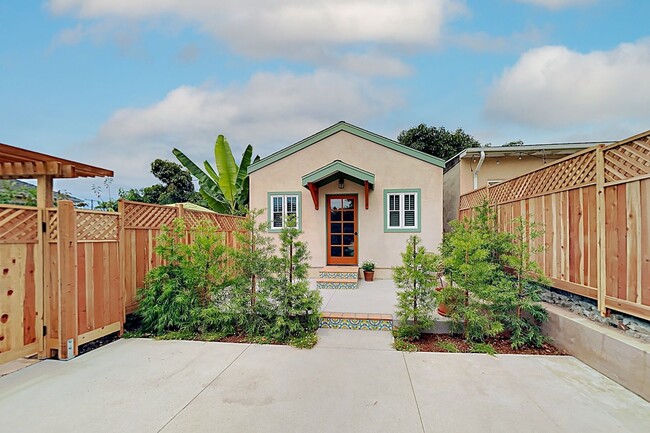 1205 Blanchard St in Santa Barbara, CA - Foto de edificio - Building Photo