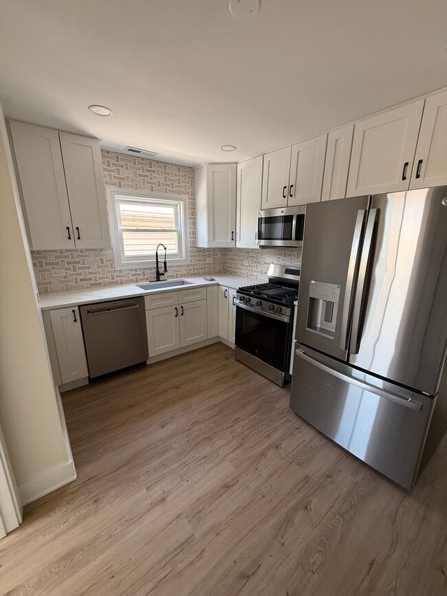 5102 W Belden St, Unit 2 in Chicago, IL - Foto de edificio - Building Photo