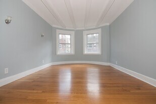 43 Boulevard Ter, Unit 2 in Boston, MA - Building Photo