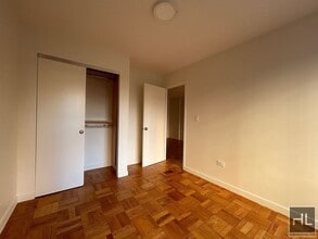 Fourth Avenue in New York, NY - Building Photo - Building Photo