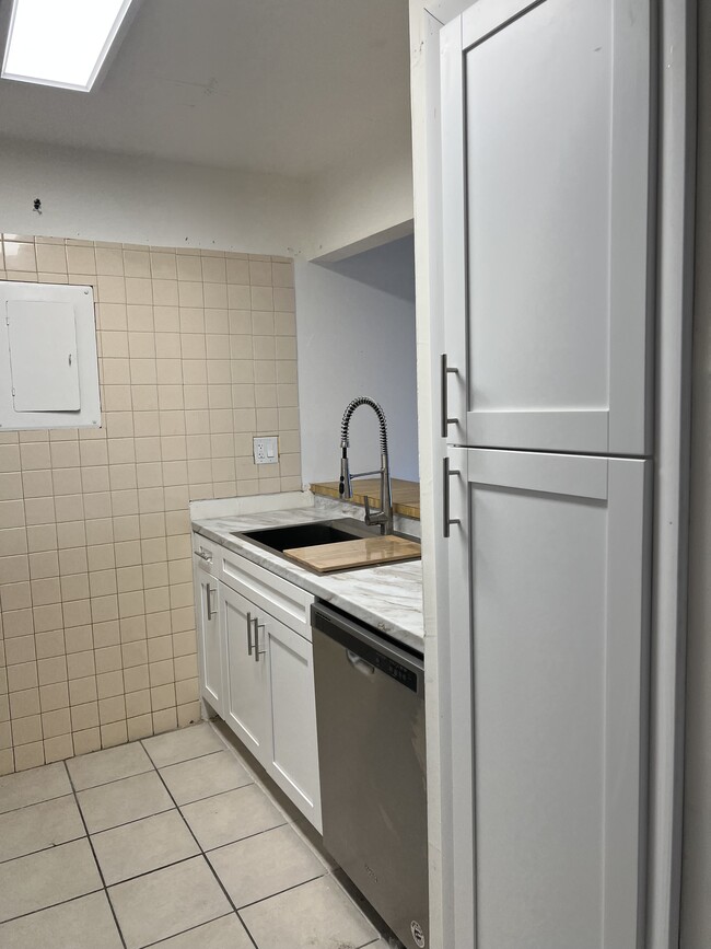 13390 NE 7th Ave, Unit 407 in North Miami, FL - Building Photo - Building Photo