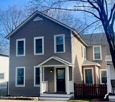 110 Van Dam St in Saratoga Springs, NY - Building Photo