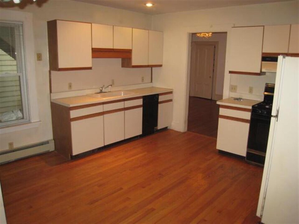 15 Howe St in Somerville, MA - Building Photo