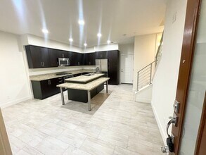 2432 Aperture Cir in San Diego, CA - Building Photo - Building Photo