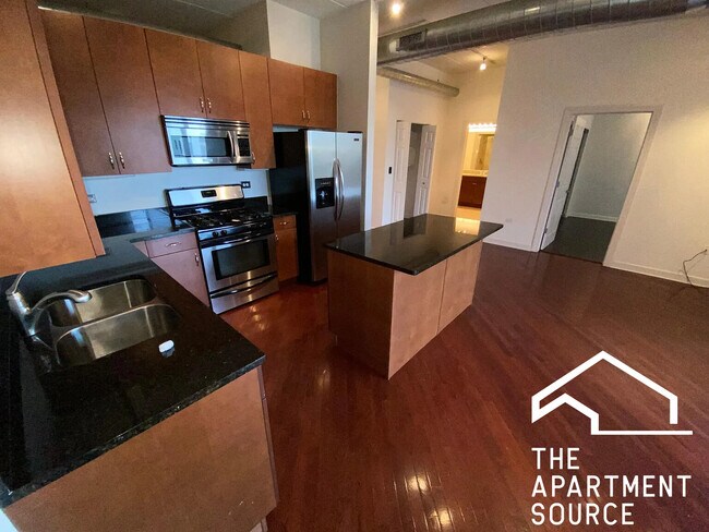 3125 W Fullerton Ave in Chicago, IL - Building Photo - Building Photo