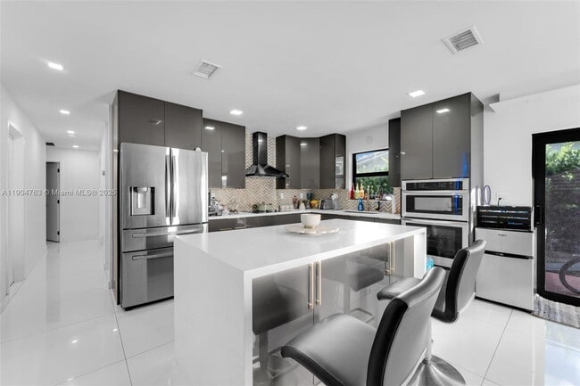 10364 SW 6th St in Miami, FL - Building Photo - Building Photo