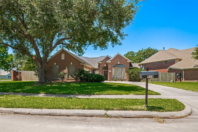 property at 918 Sandpiper Dr