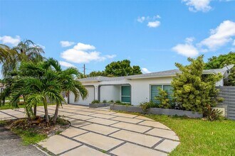 9021 NW 7th Ct in Pembroke Pines, FL - Building Photo - Building Photo