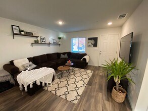 3522 Bayou Way in Sacramento, CA - Building Photo - Building Photo