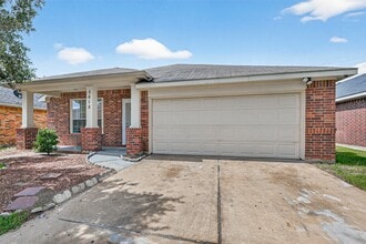 5615 Brookhollow Oaks Trail in Houston, TX - Building Photo - Building Photo