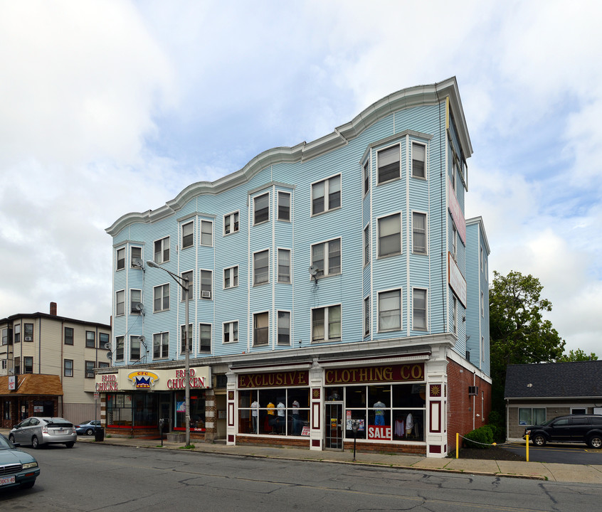 1566-1570 Acushnet Ave in New Bedford, MA - Building Photo